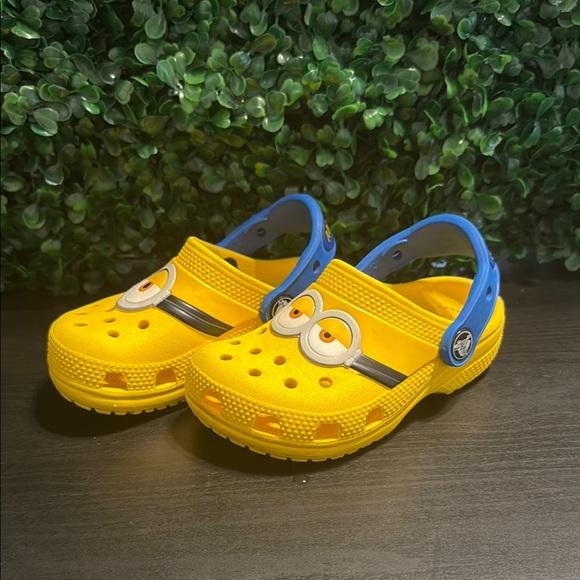 **SOLD FB** Crocs Minions Kids Clogs - Yellow and Blue - Picture 1 of 5